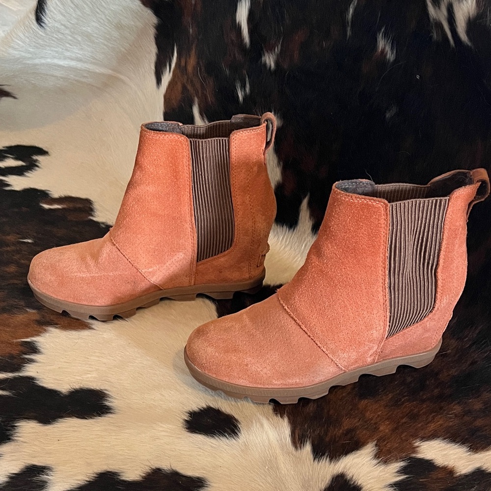 Women's Suede Chelsea Booties in Rust